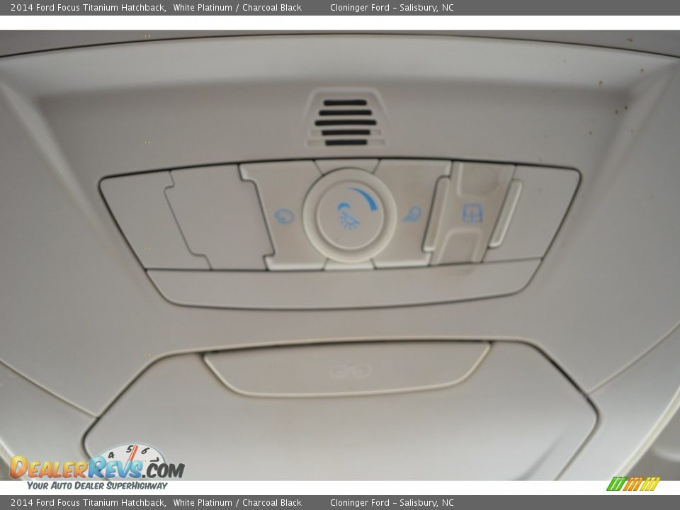 2014 Ford Focus Titanium Hatchback White Platinum / Charcoal Black Photo #28
