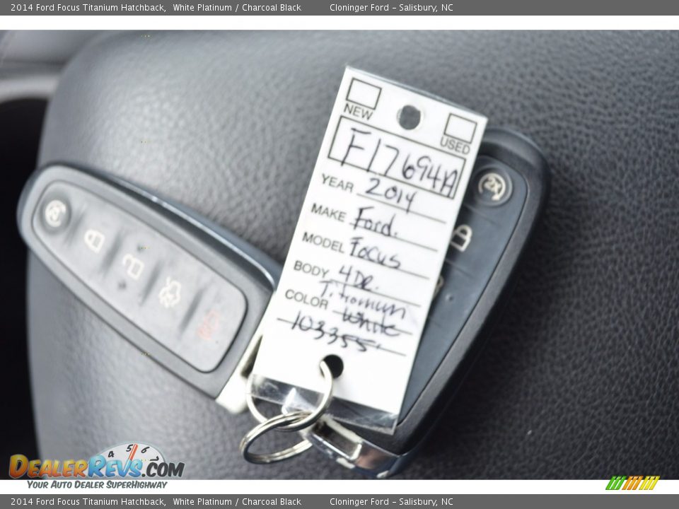 2014 Ford Focus Titanium Hatchback White Platinum / Charcoal Black Photo #30