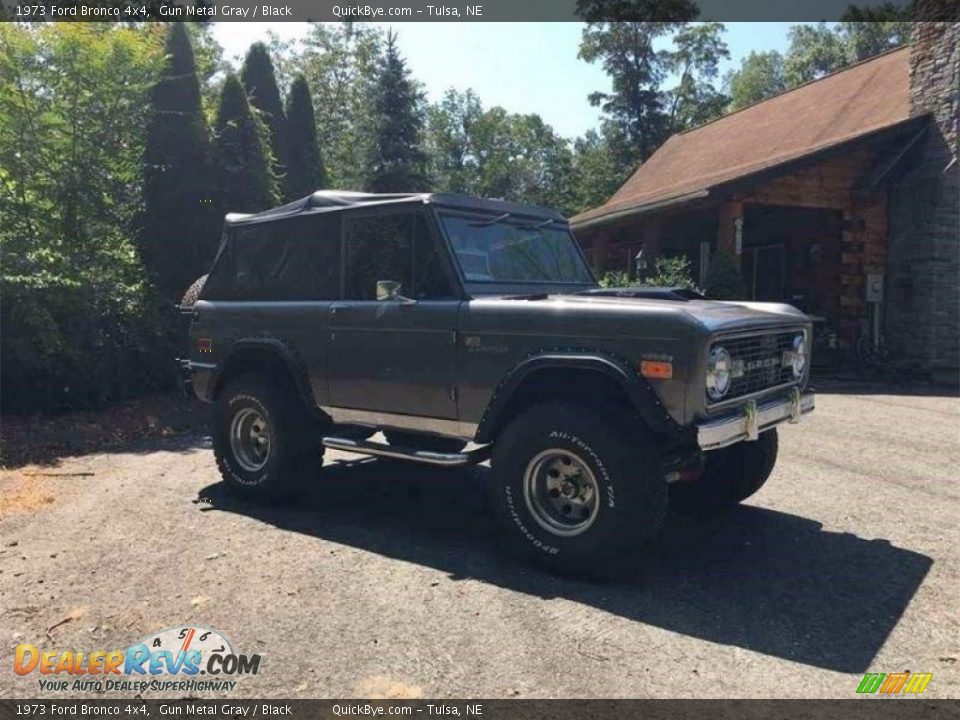 Front 3/4 View of 1973 Ford Bronco 4x4 Photo #1