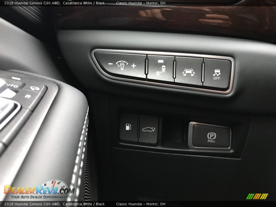 Controls of 2018 Hyundai Genesis G90 AWD Photo #10