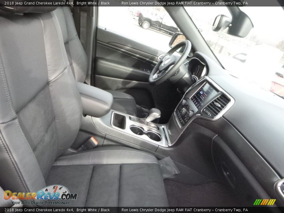 2018 Jeep Grand Cherokee Laredo 4x4 Bright White / Black Photo #10