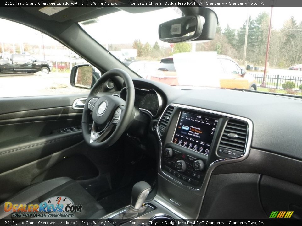 2018 Jeep Grand Cherokee Laredo 4x4 Bright White / Black Photo #11