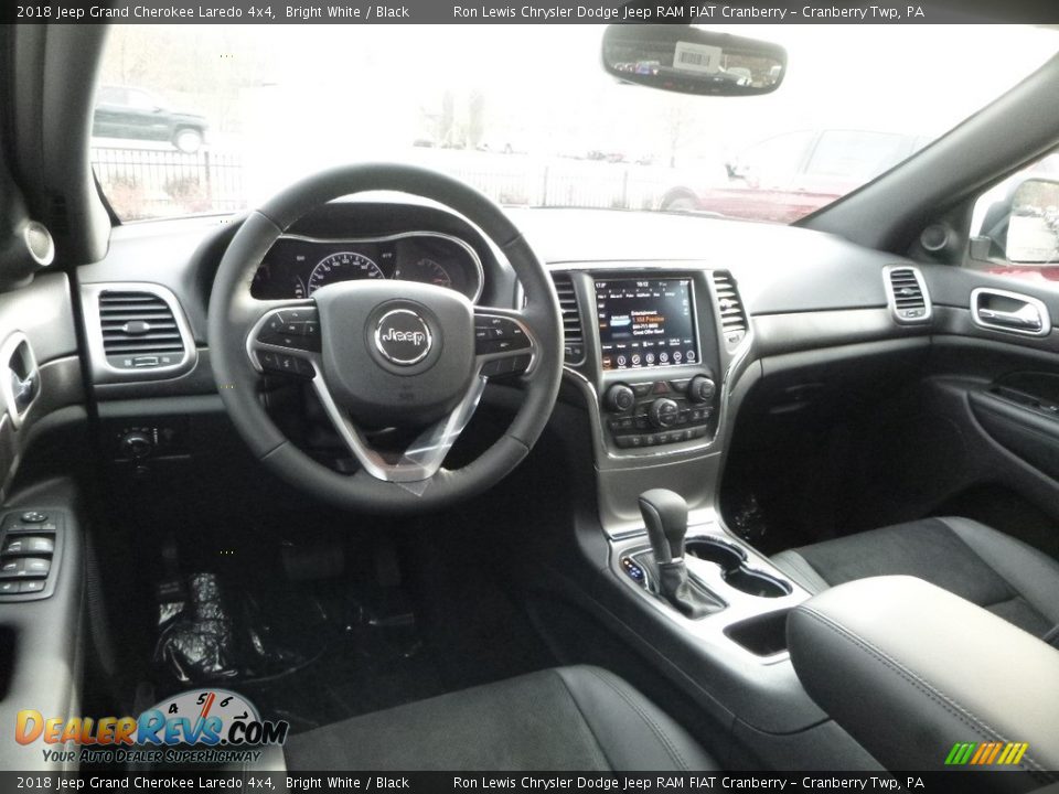 2018 Jeep Grand Cherokee Laredo 4x4 Bright White / Black Photo #12