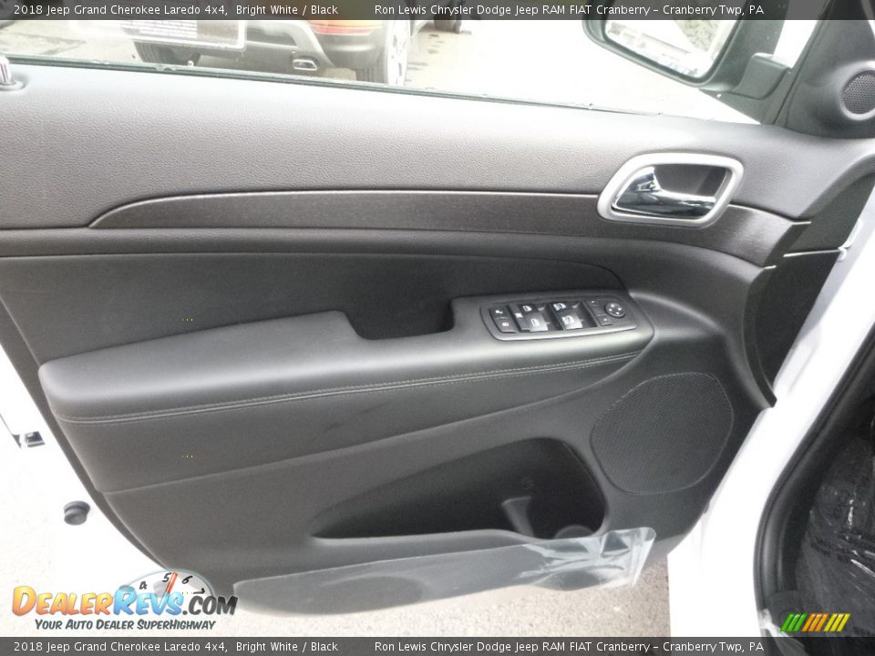 2018 Jeep Grand Cherokee Laredo 4x4 Bright White / Black Photo #13