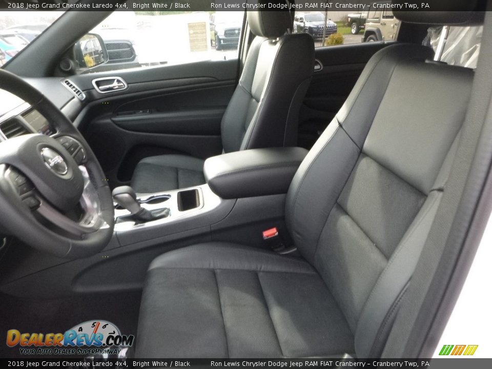 2018 Jeep Grand Cherokee Laredo 4x4 Bright White / Black Photo #15