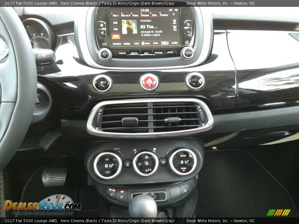 Controls of 2017 Fiat 500X Lounge AWD Photo #20