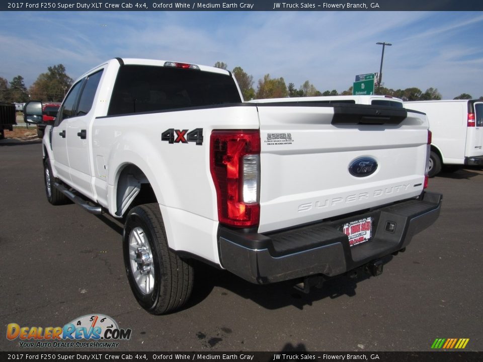 2017 Ford F250 Super Duty XLT Crew Cab 4x4 Oxford White / Medium Earth Gray Photo #3