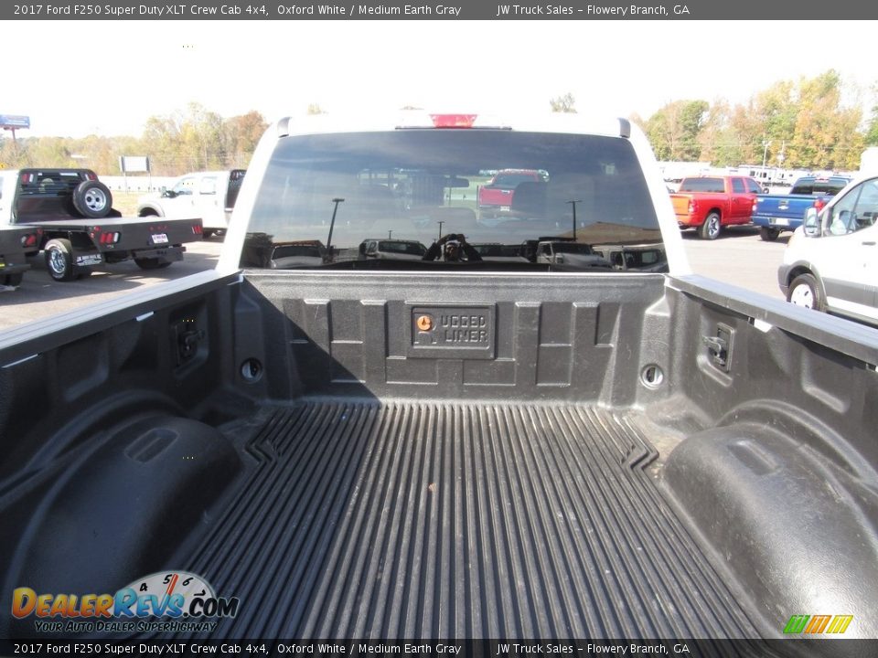 2017 Ford F250 Super Duty XLT Crew Cab 4x4 Oxford White / Medium Earth Gray Photo #5