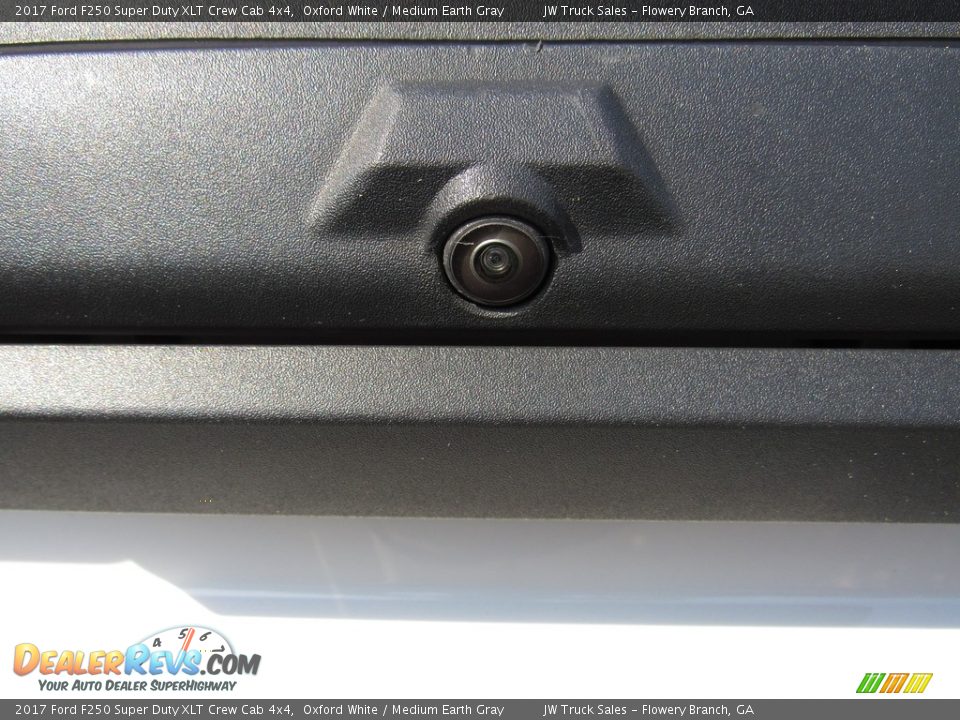 2017 Ford F250 Super Duty XLT Crew Cab 4x4 Oxford White / Medium Earth Gray Photo #6