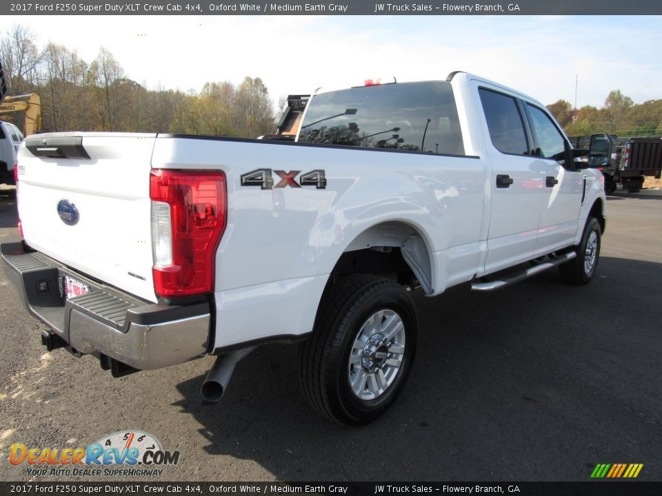 2017 Ford F250 Super Duty XLT Crew Cab 4x4 Oxford White / Medium Earth Gray Photo #8