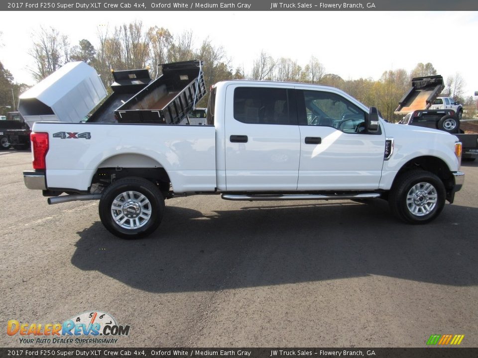 2017 Ford F250 Super Duty XLT Crew Cab 4x4 Oxford White / Medium Earth Gray Photo #9