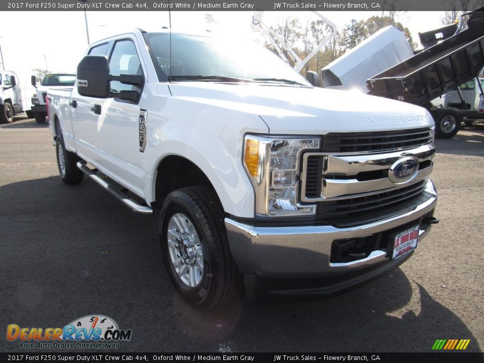 2017 Ford F250 Super Duty XLT Crew Cab 4x4 Oxford White / Medium Earth Gray Photo #10