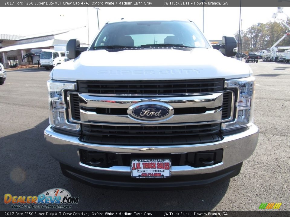 2017 Ford F250 Super Duty XLT Crew Cab 4x4 Oxford White / Medium Earth Gray Photo #11