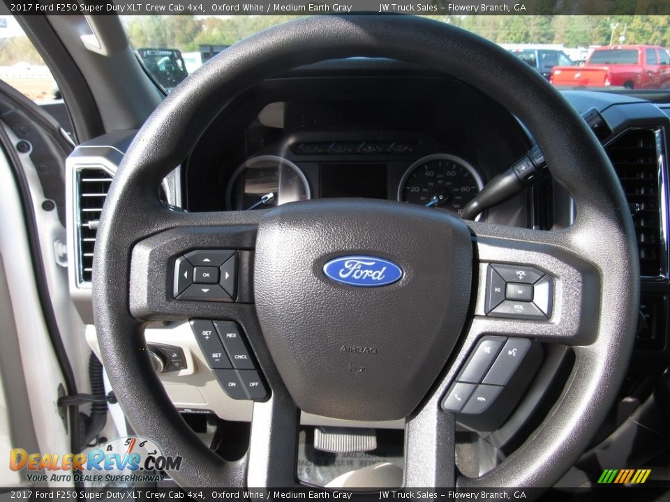 2017 Ford F250 Super Duty XLT Crew Cab 4x4 Oxford White / Medium Earth Gray Photo #17