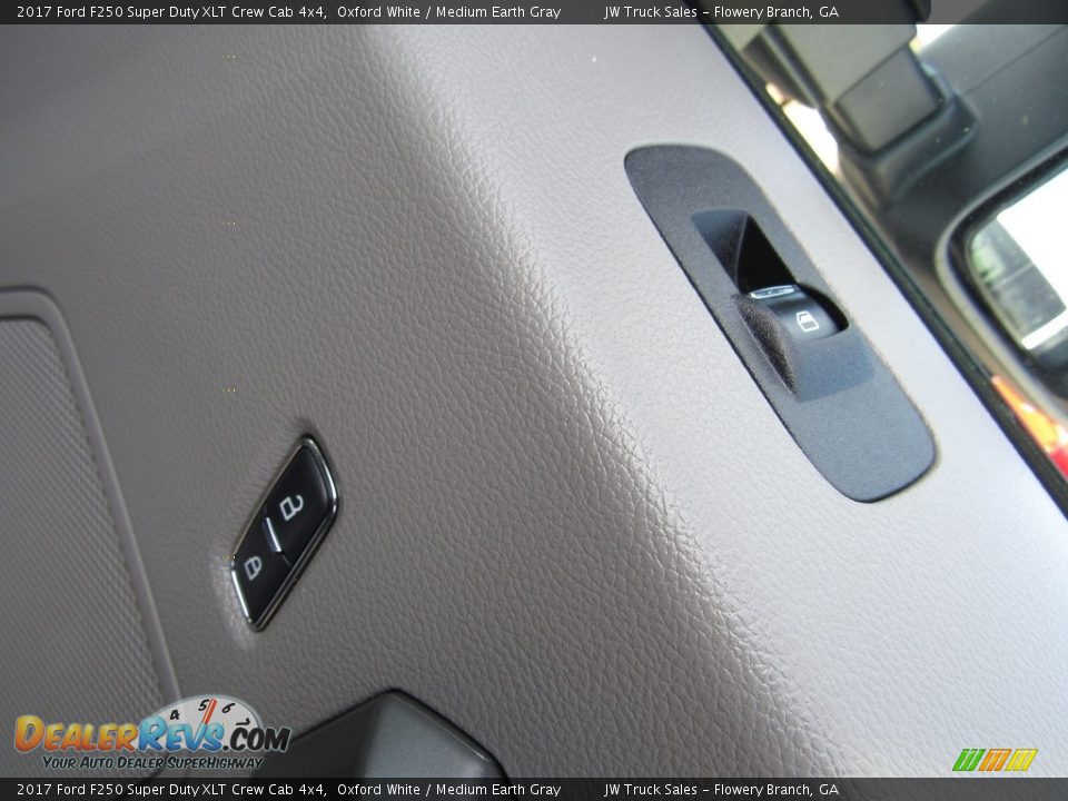 2017 Ford F250 Super Duty XLT Crew Cab 4x4 Oxford White / Medium Earth Gray Photo #27
