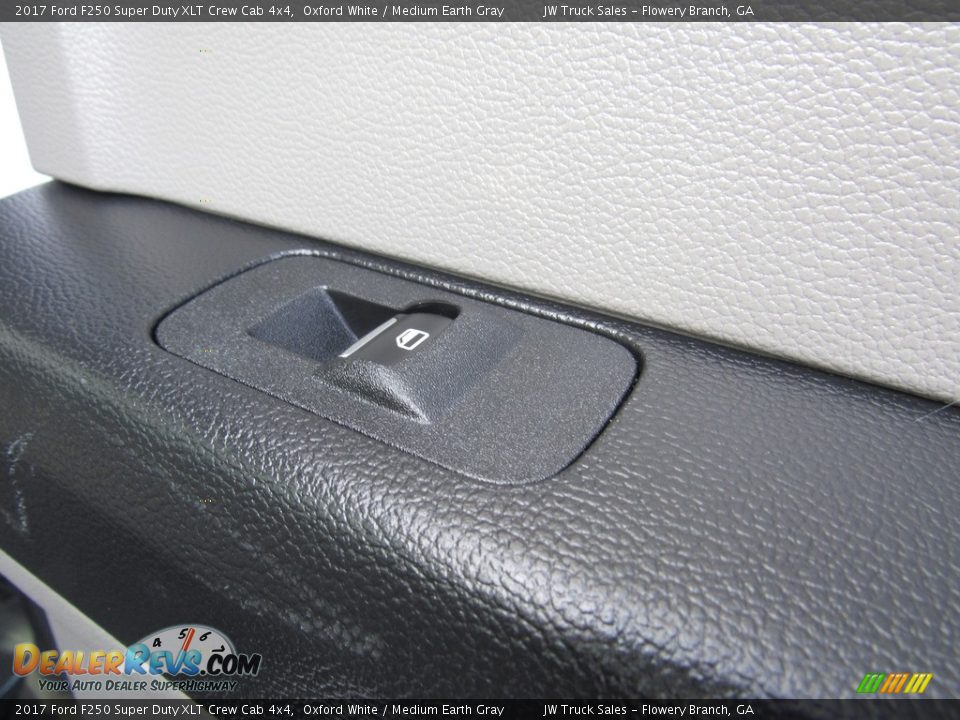 2017 Ford F250 Super Duty XLT Crew Cab 4x4 Oxford White / Medium Earth Gray Photo #29