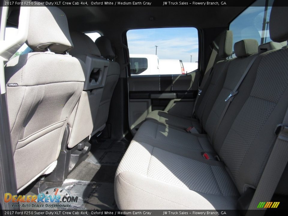 2017 Ford F250 Super Duty XLT Crew Cab 4x4 Oxford White / Medium Earth Gray Photo #35