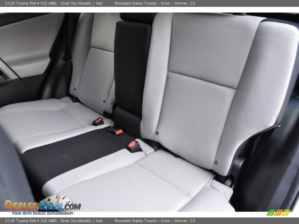 2018 Toyota RAV4 XLE AWD Silver Sky Metallic / Ash Photo #7
