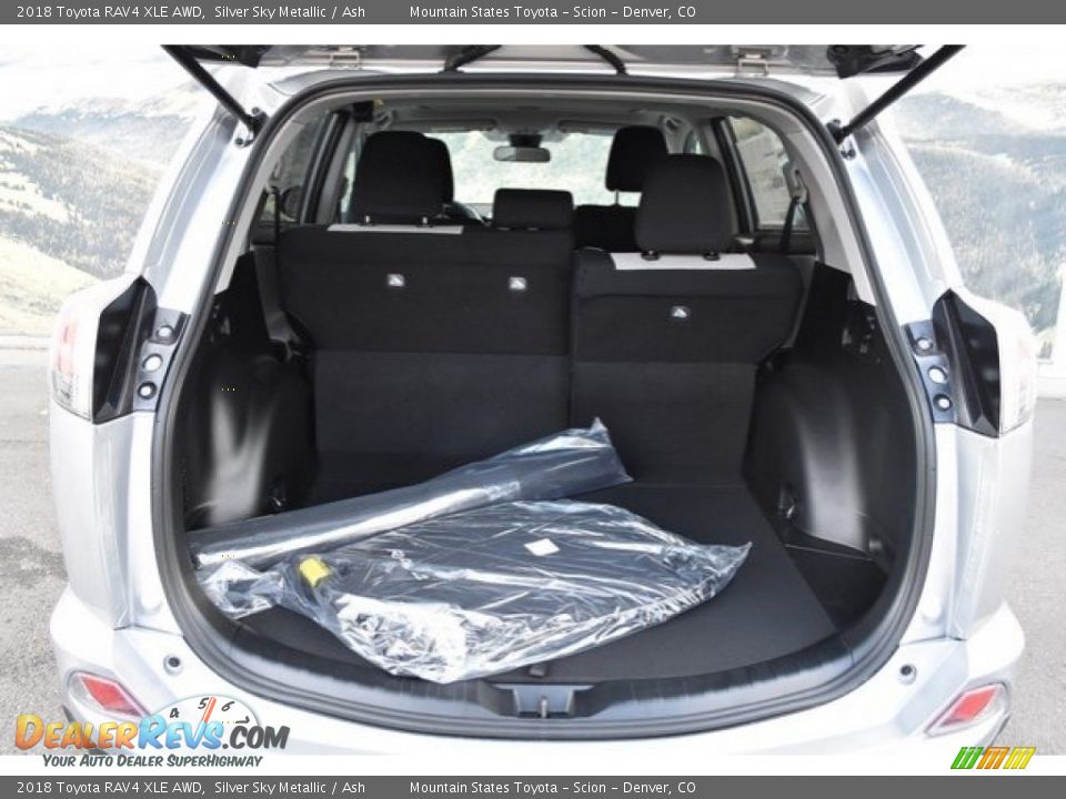 2018 Toyota RAV4 XLE AWD Silver Sky Metallic / Ash Photo #8
