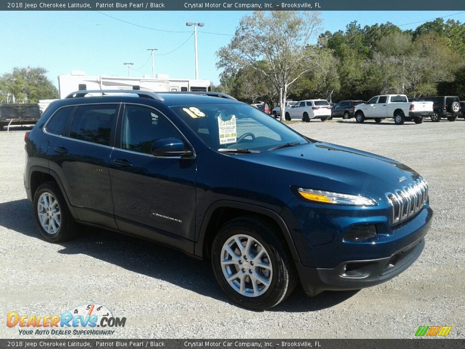 Front 3/4 View of 2018 Jeep Cherokee Latitude Photo #7