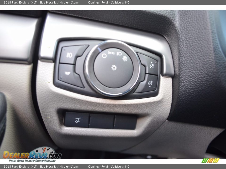 Controls of 2018 Ford Explorer XLT Photo #21