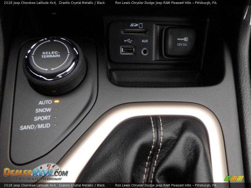 2018 Jeep Cherokee Latitude 4x4 Granite Crystal Metallic / Black Photo #17