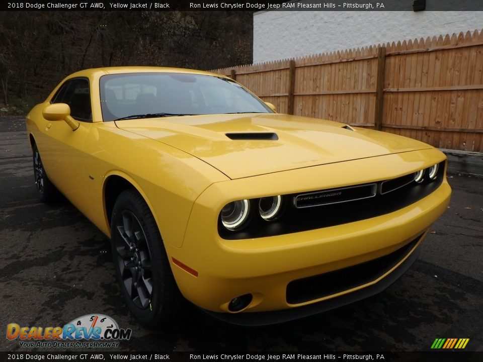 Front 3/4 View of 2018 Dodge Challenger GT AWD Photo #7