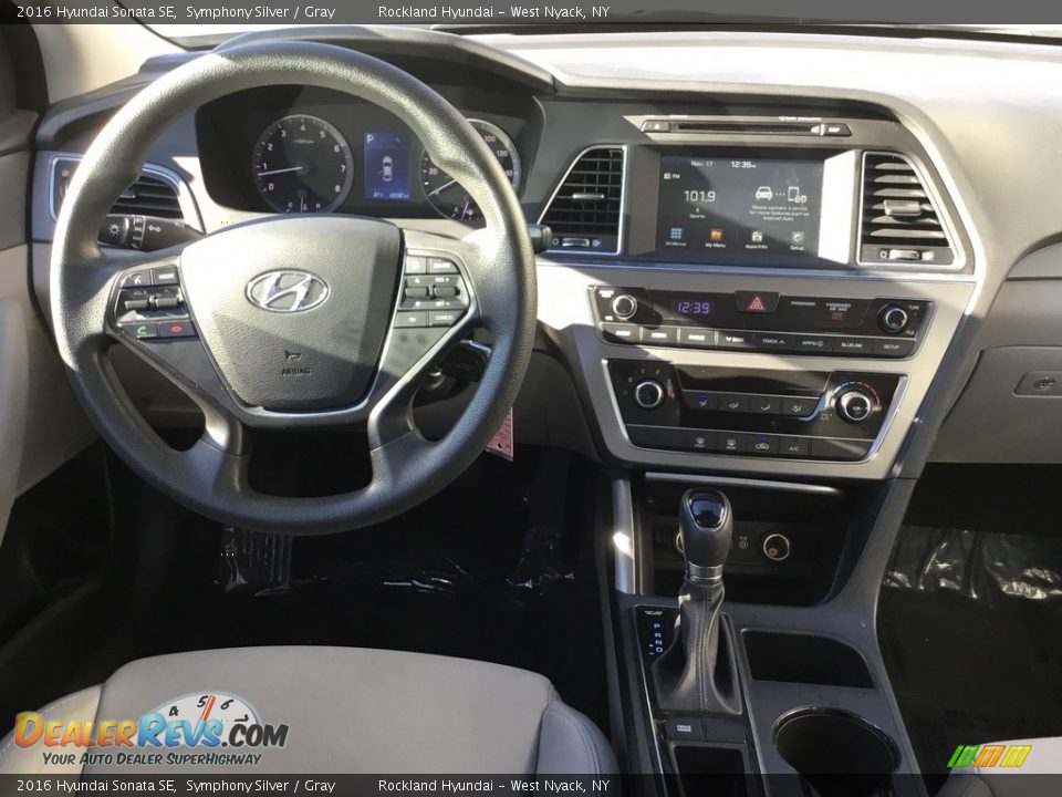 2016 Hyundai Sonata SE Symphony Silver / Gray Photo #13