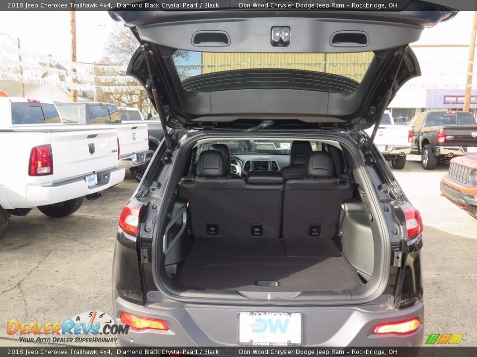 2018 Jeep Cherokee Trailhawk 4x4 Diamond Black Crystal Pearl / Black Photo #18