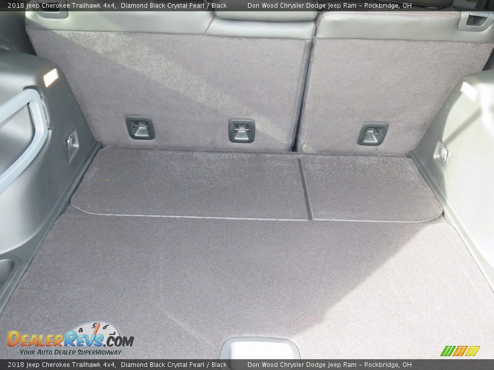 2018 Jeep Cherokee Trailhawk 4x4 Diamond Black Crystal Pearl / Black Photo #19