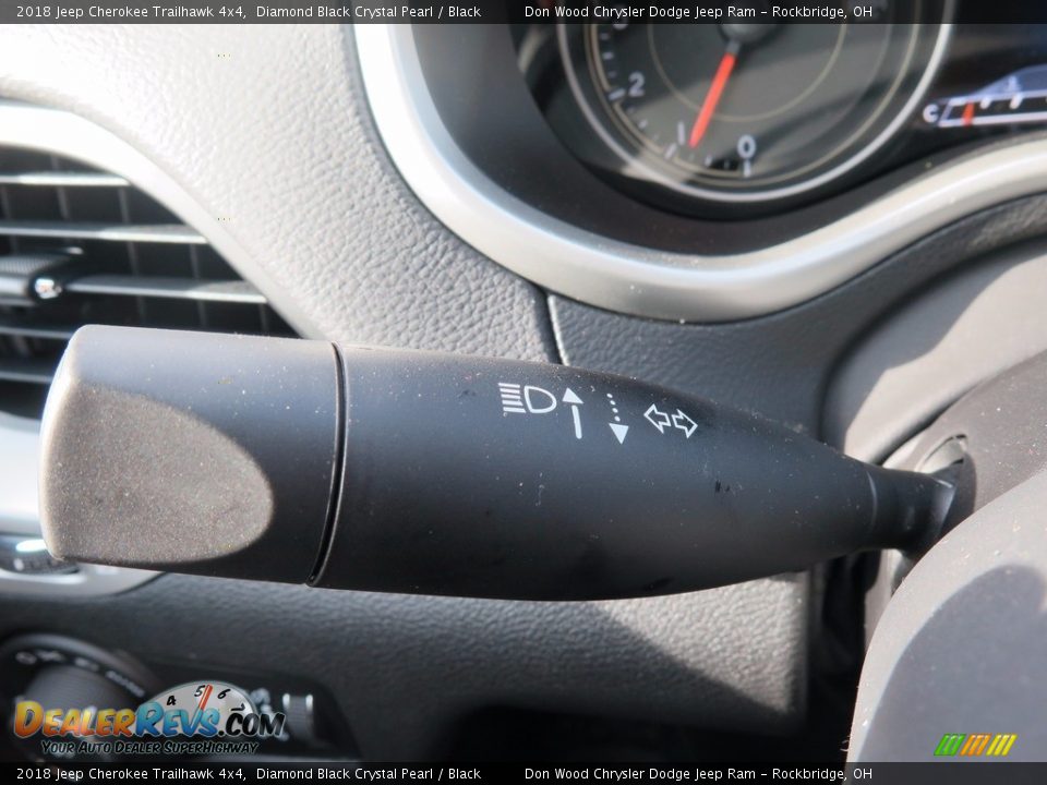 2018 Jeep Cherokee Trailhawk 4x4 Diamond Black Crystal Pearl / Black Photo #24