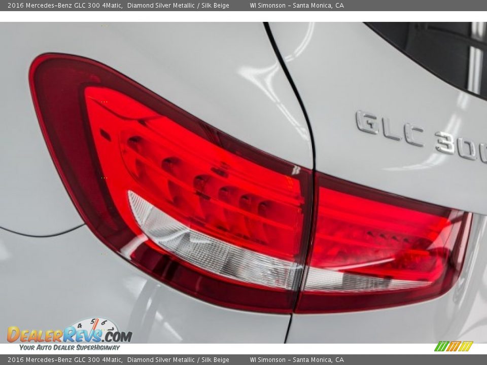 2016 Mercedes-Benz GLC 300 4Matic Diamond Silver Metallic / Silk Beige Photo #24