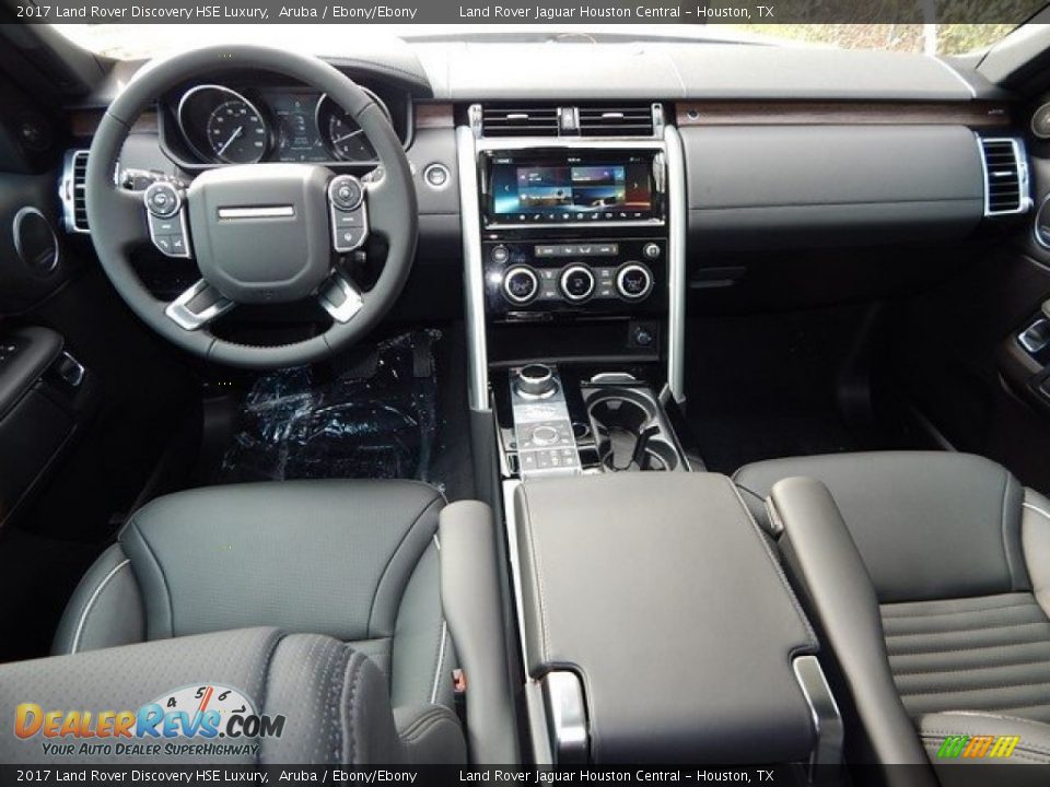 Dashboard of 2017 Land Rover Discovery HSE Luxury Photo #4