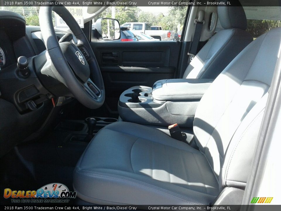 2018 Ram 3500 Tradesman Crew Cab 4x4 Bright White / Black/Diesel Gray Photo #9