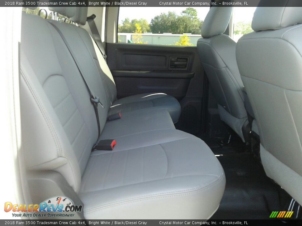2018 Ram 3500 Tradesman Crew Cab 4x4 Bright White / Black/Diesel Gray Photo #11