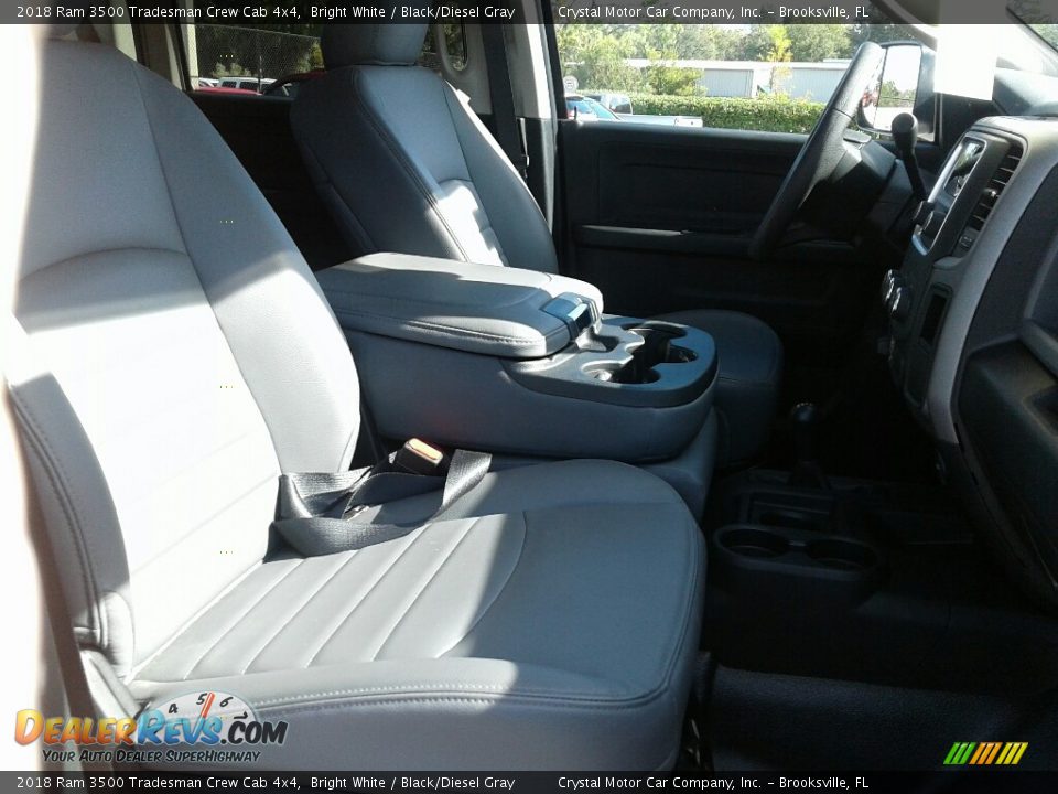 2018 Ram 3500 Tradesman Crew Cab 4x4 Bright White / Black/Diesel Gray Photo #12