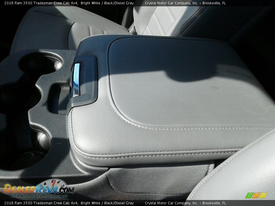 2018 Ram 3500 Tradesman Crew Cab 4x4 Bright White / Black/Diesel Gray Photo #18