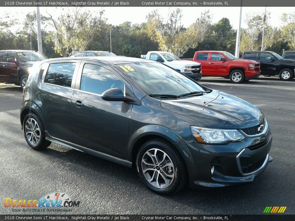 Front 3/4 View of 2018 Chevrolet Sonic LT Hatchback Photo #7