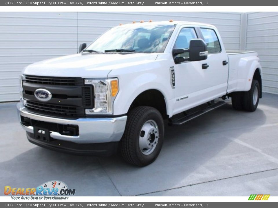 2017 Ford F350 Super Duty XL Crew Cab 4x4 Oxford White / Medium Earth Gray Photo #3