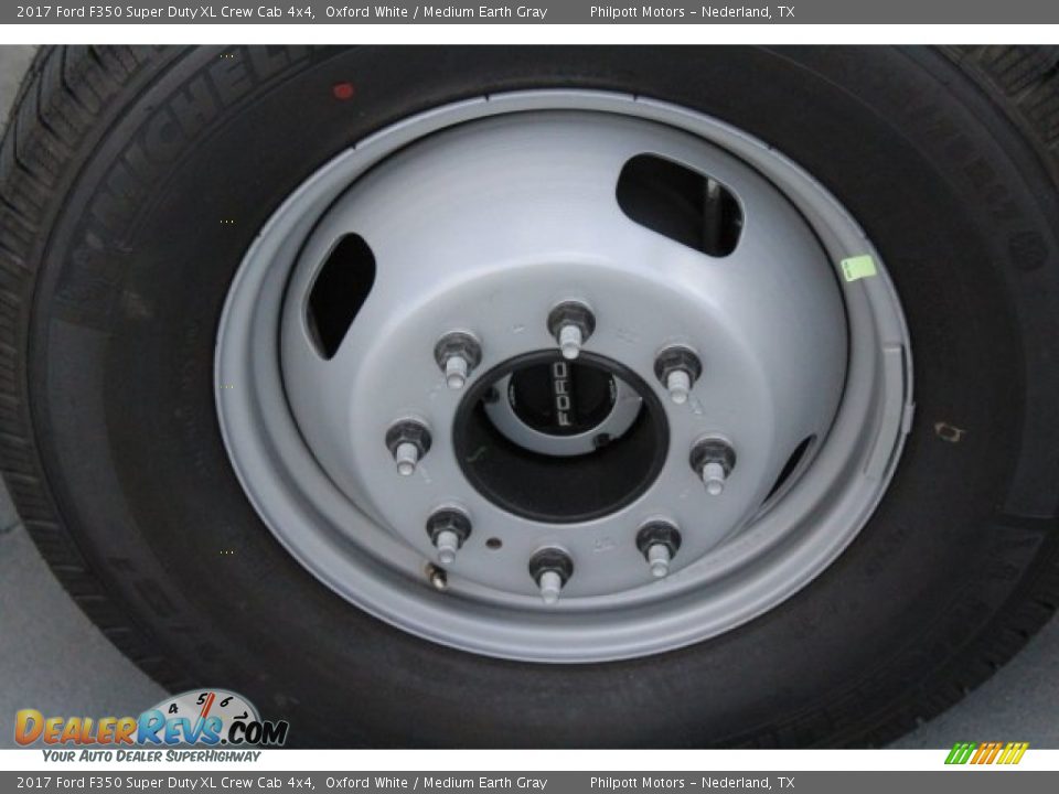 2017 Ford F350 Super Duty XL Crew Cab 4x4 Oxford White / Medium Earth Gray Photo #4