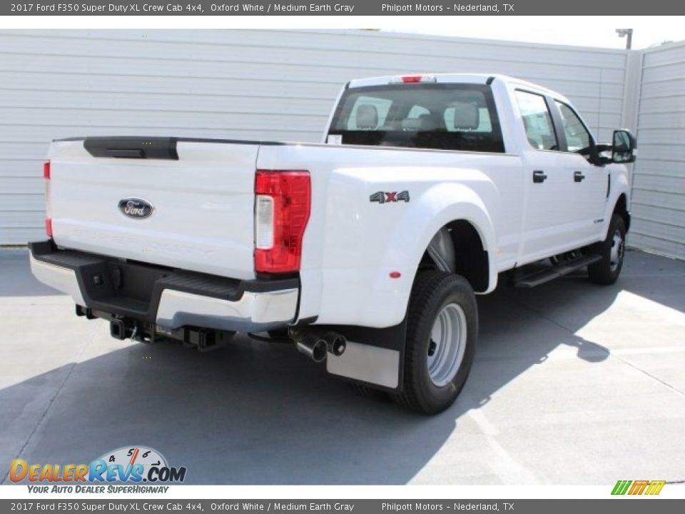 2017 Ford F350 Super Duty XL Crew Cab 4x4 Oxford White / Medium Earth Gray Photo #8