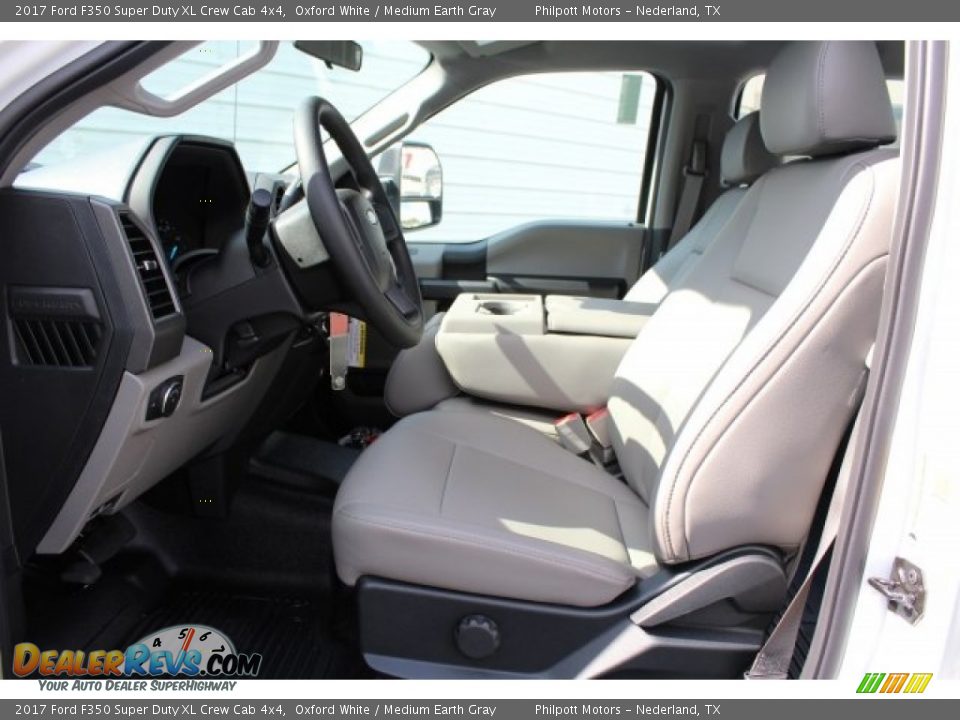 2017 Ford F350 Super Duty XL Crew Cab 4x4 Oxford White / Medium Earth Gray Photo #11