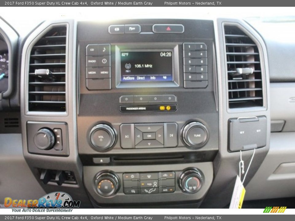 2017 Ford F350 Super Duty XL Crew Cab 4x4 Oxford White / Medium Earth Gray Photo #12