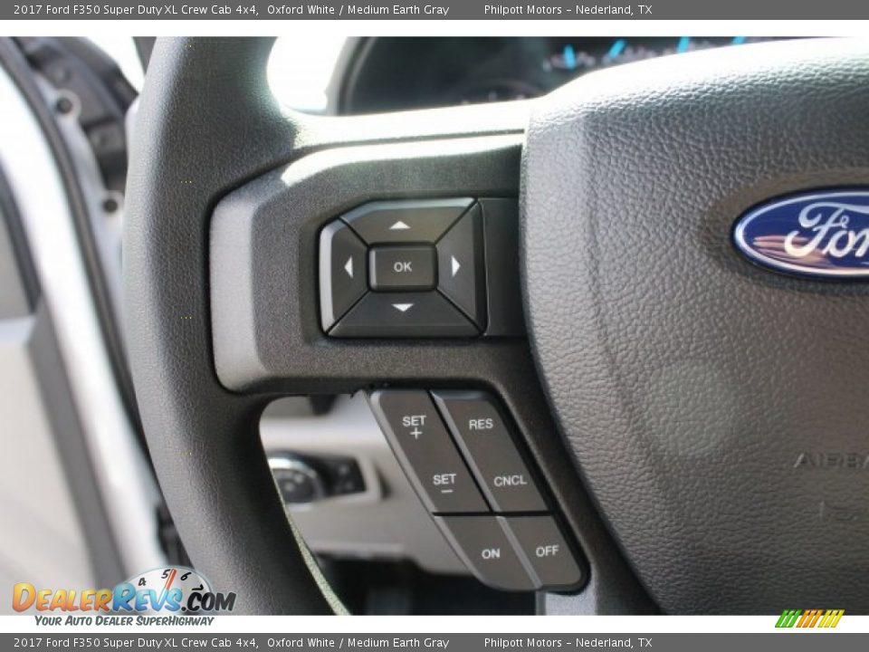 2017 Ford F350 Super Duty XL Crew Cab 4x4 Oxford White / Medium Earth Gray Photo #13