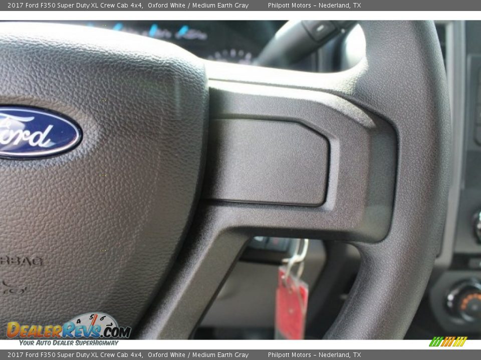 2017 Ford F350 Super Duty XL Crew Cab 4x4 Oxford White / Medium Earth Gray Photo #14