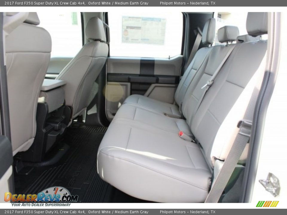 2017 Ford F350 Super Duty XL Crew Cab 4x4 Oxford White / Medium Earth Gray Photo #18