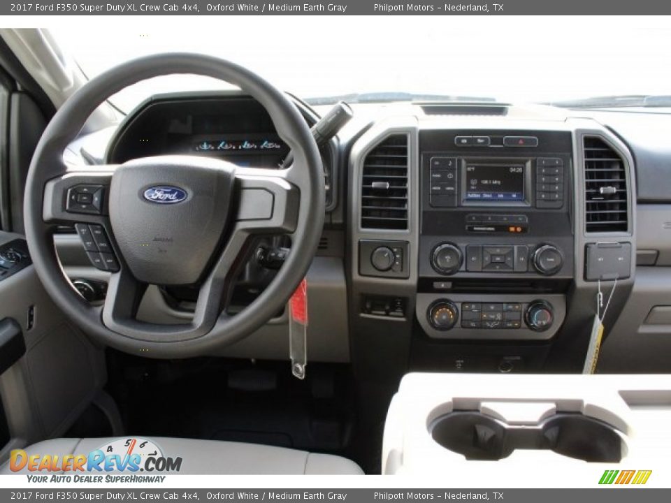 2017 Ford F350 Super Duty XL Crew Cab 4x4 Oxford White / Medium Earth Gray Photo #19