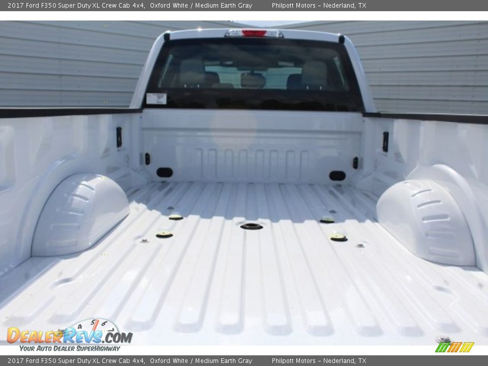 2017 Ford F350 Super Duty XL Crew Cab 4x4 Oxford White / Medium Earth Gray Photo #21