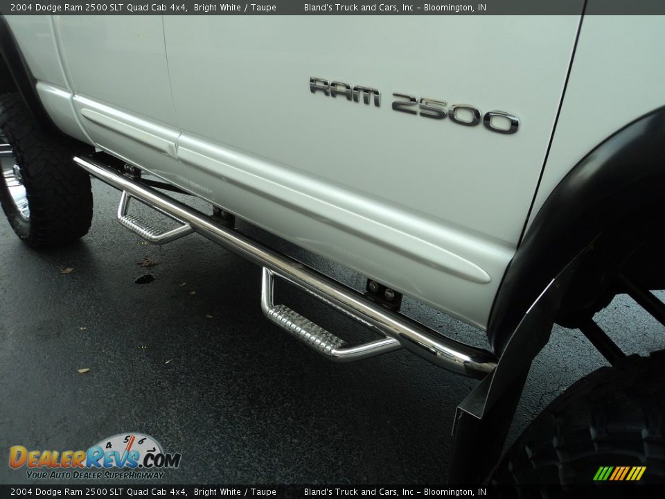 2004 Dodge Ram 2500 SLT Quad Cab 4x4 Bright White / Taupe Photo #25