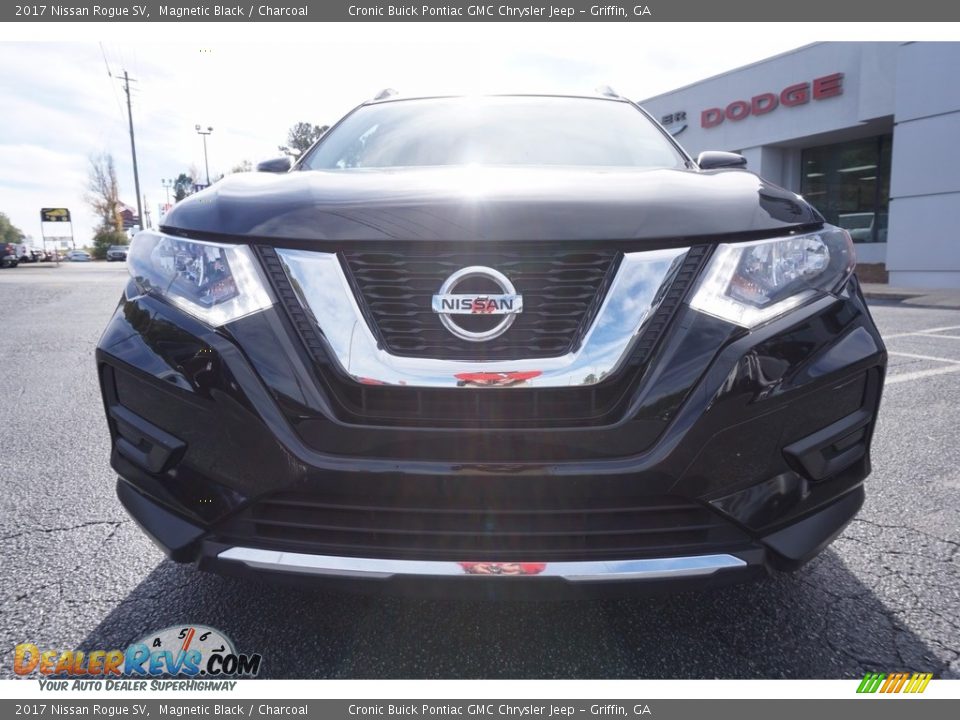 2017 Nissan Rogue SV Magnetic Black / Charcoal Photo #2